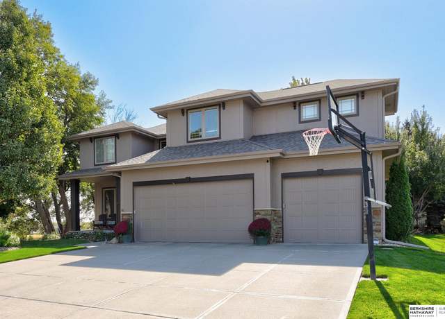 Property at 19503 Harney St, Omaha, NE 68022, 5 beds, 3.5 baths