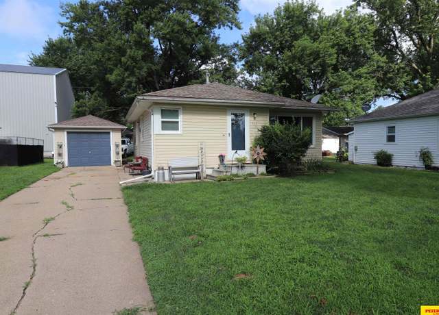 Property at 515 N 6th St, Arlington, NE 68002, 2 beds, 1.5 baths