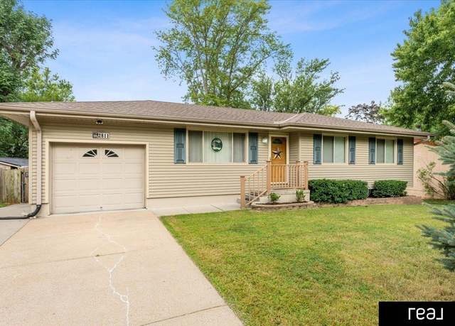 Property at 2811 Janan Dr, Bellevue, NE 68005, 3 beds, 2 baths