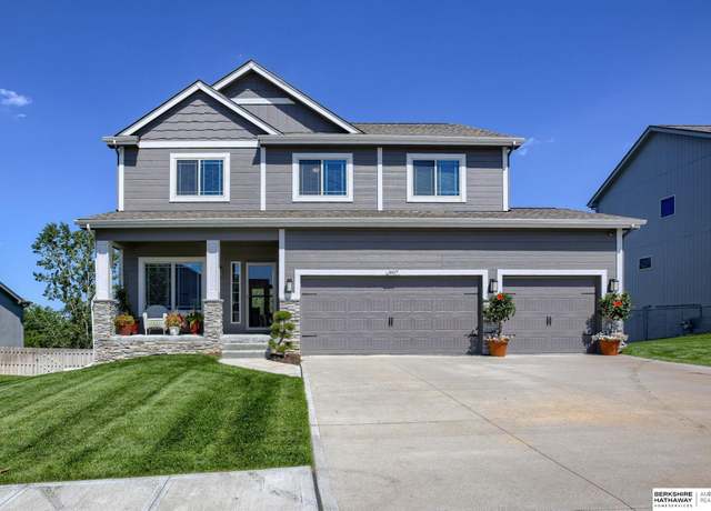 Property at 14417 Tregaron Dr, Bellevue, NE 68123, 4 beds, 2.5 baths