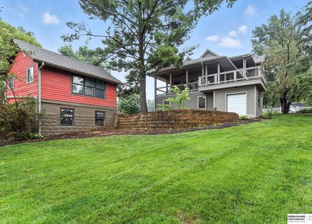 Property at 1522 Bellevue Blvd N, Bellevue, NE 68005, 4 beds, 3.5 baths