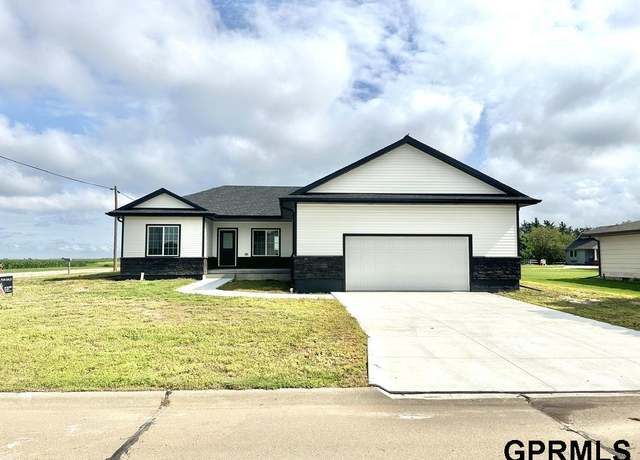 Property at 202 E 12th St, Davenport, NE 68335, 3 beds, 2 baths