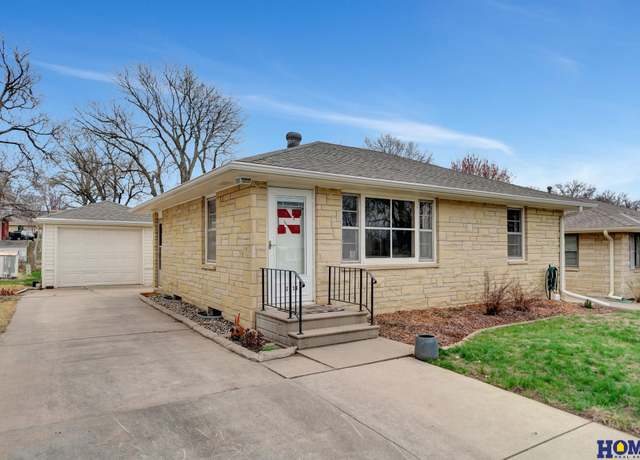 Property at 2136 N 57th St, Lincoln, NE 68505, 2 beds, 1 bath