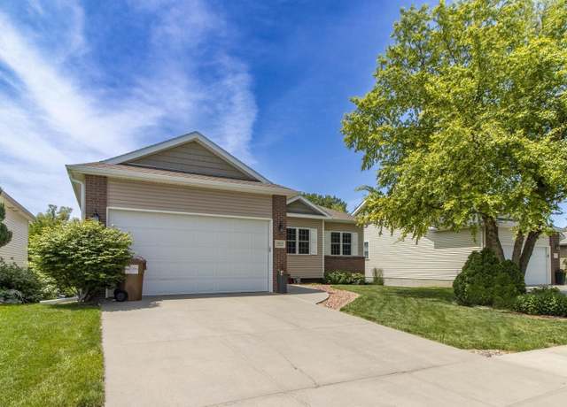 Property at 1933 Redstone Rd, Lincoln, NE 68521, 4 beds, 3 baths