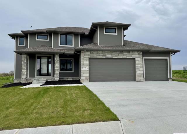 Property at 12722 Glenn St, Papillion, NE 68046, 4 beds, 2.5 baths