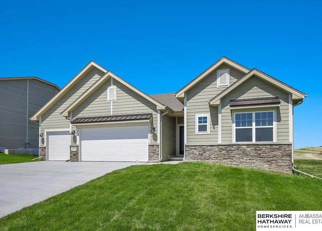 Property at 10210 S 110th Ave, Papillion, NE 68046, 4 beds, 3 baths
