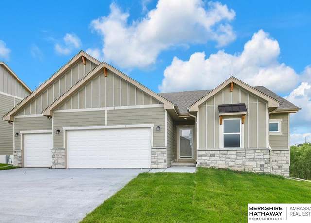 Property at 10202 S 110th Ave, Papillion, NE 68046, 5 beds, 3 baths