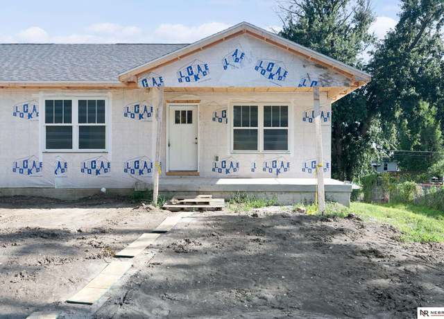 Property at 1131 Furnas Ave, Lincoln, NE 68521, 3 beds, 2.5 baths