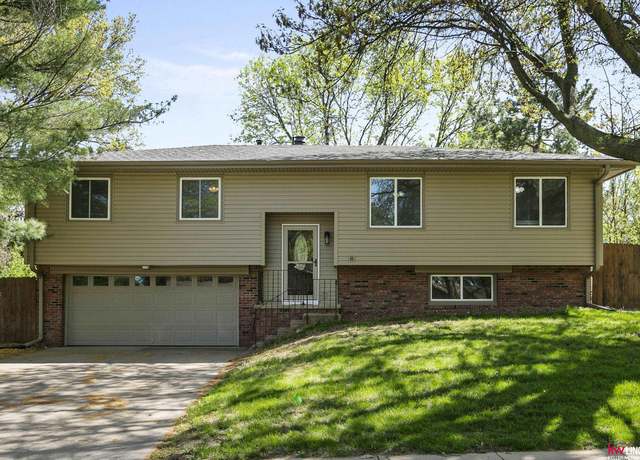 Property at 2411 Jameson St S, Lincoln, NE 68512, 3 beds, 2.5 baths