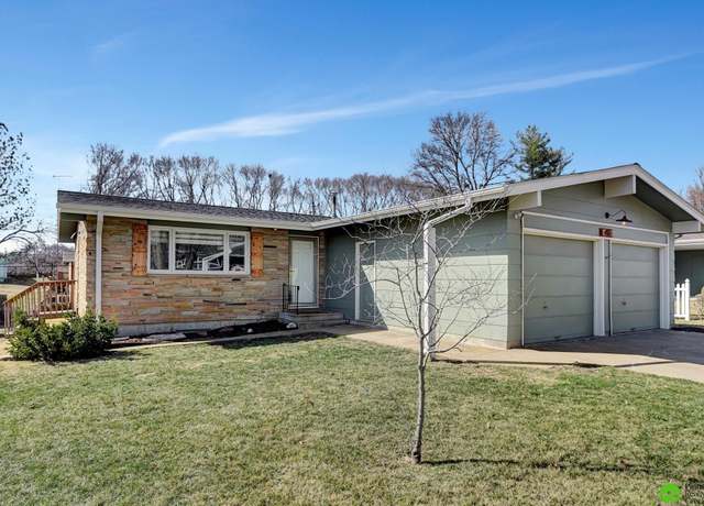 Property at 431 W Broadview Dr, Lincoln, NE 68505, 4 beds, 2 baths