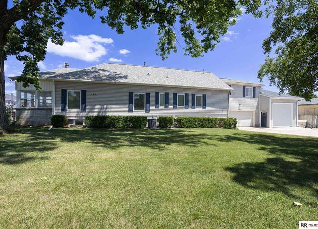 Property at 1641 W B St, Lincoln, NE 68522, 7 beds, 2 baths