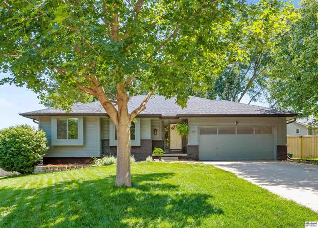 Property at 1611 S 171st Cir, Omaha, NE 68130, 4 beds, 2.5 baths