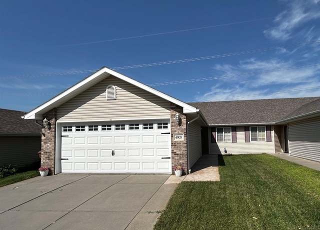 Property at 6921 Whitewater Ln, Lincoln, NE 68521, 3 beds, 2 baths