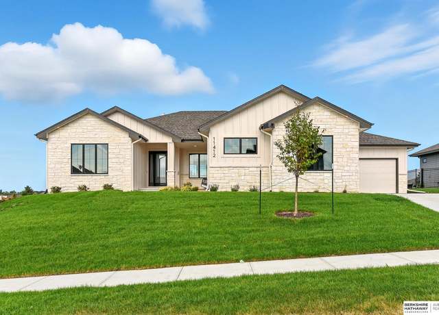Property at 11412 S 124th St, Papillion, NE 68046, 4 beds, 4.5 baths
