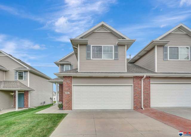 Property at 8911 Broken Spoke Dr, Lincoln, NE 68507, 3 beds, 2.5 baths
