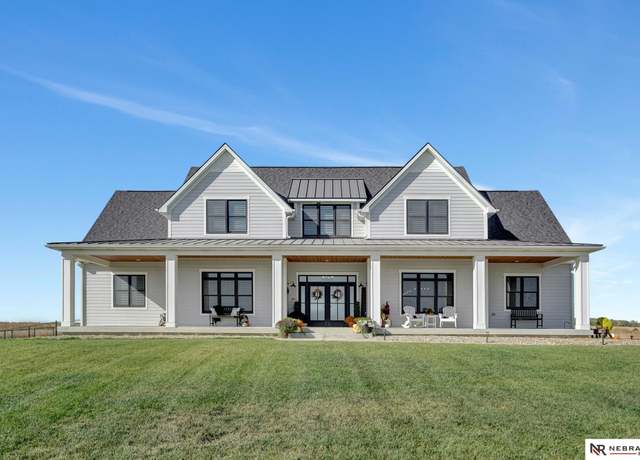 Property at 9610 Raymond Rd, Lincoln, NE 68517, 5 beds, 4.5 baths