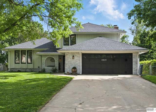 Property at 14612 S St, Omaha, NE 68137, 3 beds, 2.5 baths