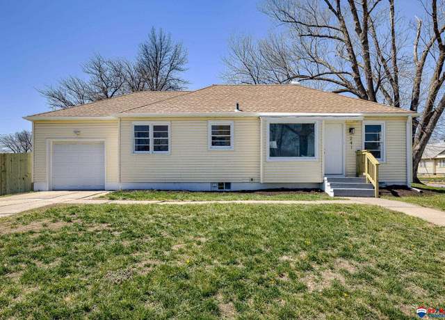 Property at 241 NW 15th St, Lincoln, NE 68521, 3 beds, 1 bath