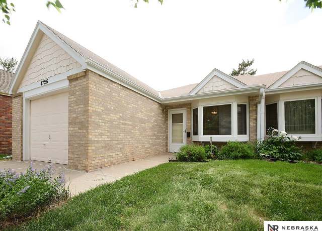 Property at 1725 S 38th St, Lincoln, NE 68506, 2 beds, 2 baths