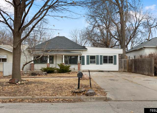 Property at 938 Peach St, Lincoln, NE 68502, 4 beds, 2 baths