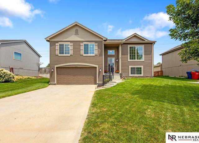 Property at 13901 S 42nd Ave, Bellevue, NE 68123, 3 beds, 2.5 baths