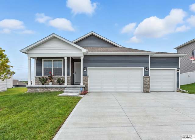 Property at 8411 S 184th St, Omaha, NE 68136, 5 beds, 3 baths