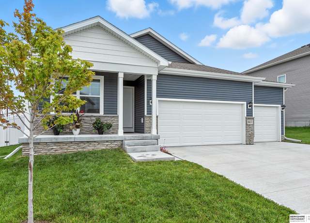 Property at 8411 S 184th St, Omaha, NE 68136, 5 beds, 3 baths