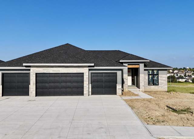 Property at 10707 S 220th St, Gretna, NE 68028, 6 beds, 3 baths