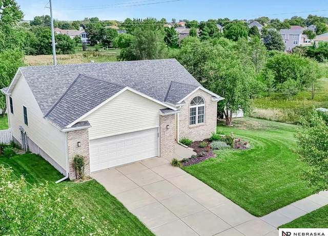 Property at 9030 Truchard Rd, Lincoln, NE 68526, 4 beds, 3 baths