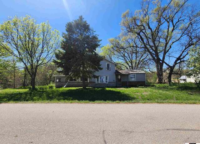 Property at 340 S Maple St, Valparaiso, NE 68065, 3 beds, 1 bath