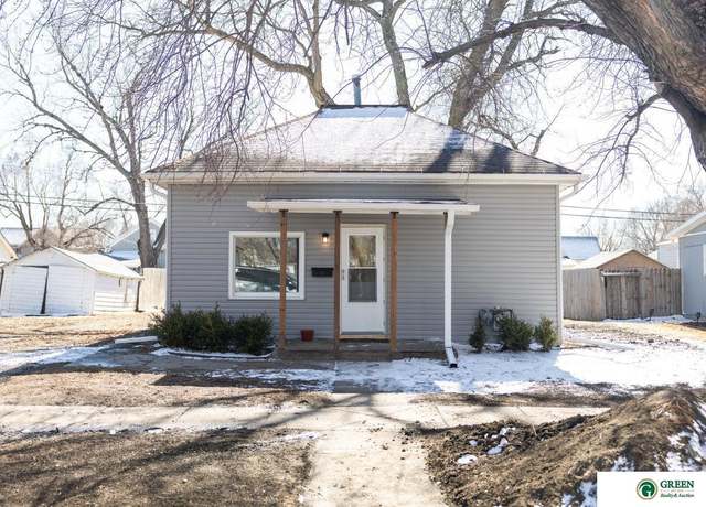 Property at 615 W 8th St, York, NE 68467, 3 beds, 2 baths
