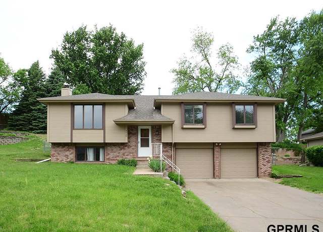 Property at 4930 N 112 St, Omaha, NE 68164, 3 beds, 3 baths