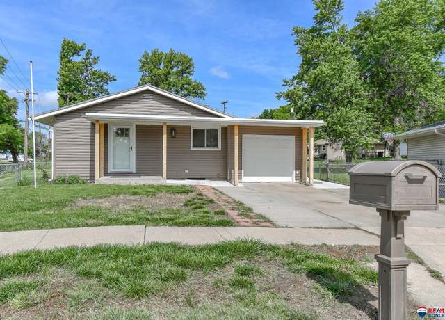 Property at 1800 Brower Rd, Lincoln, NE 68502, 3 beds, 2 baths