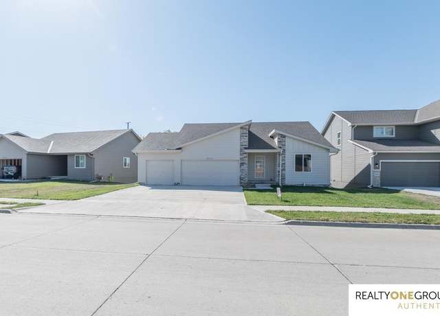 Property at 8954 S 21st St, Bellevue, NE 68147, 2 beds, 2.5 baths