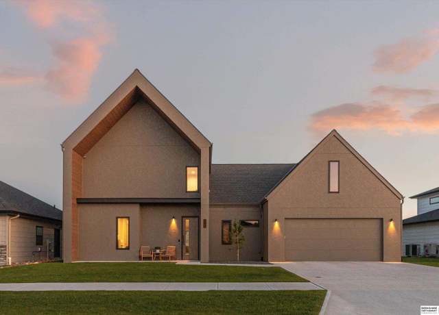 Property at 28443 Laurel Cir, Valley, NE 68064, 4 beds, 2.5 baths