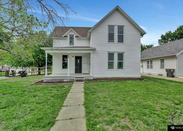Property at 1423 High St, Beatrice, NE 68310, 4 beds, 1 bath