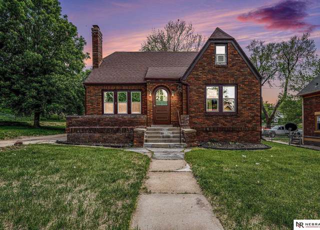 Property at 3609 Franklin St, Omaha, NE 68111, 3 beds, 2 baths