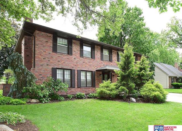 Property at 7621 Englewood Dr, Lincoln, NE 68510, 6 beds, 3 baths