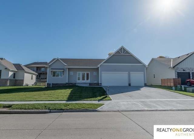 Property at 808 Grandview Dr, Louisville, NE 68037, 3 beds, 2 baths
