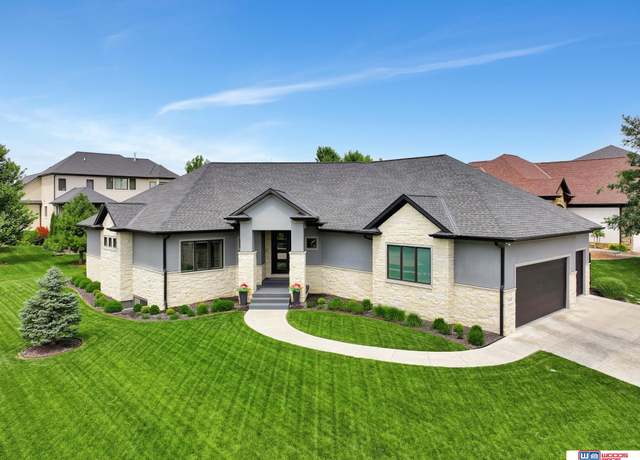 Property at 9300 Blackwood Ave, Lincoln, NE 68526, 4 beds, 4 baths