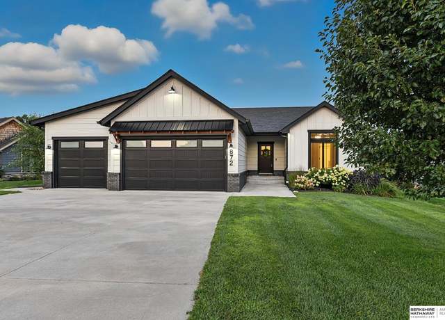 Property at 872 N 18th Ave, Blair, NE 68008, 4 beds, 3.5 baths