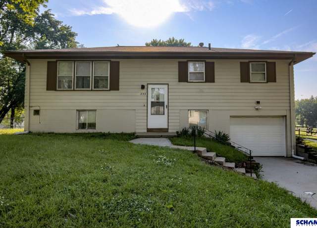 Property at 253 S 110 St, Omaha, NE 68154, 3 beds, 1 bath