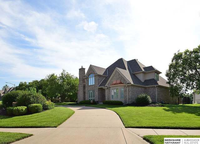 Property at 2227 S 189th Cir, Omaha, NE 68130, 4 beds, 4.5 baths