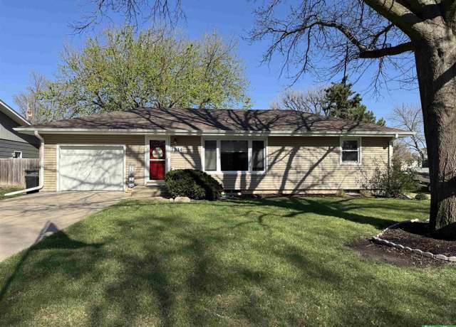 Property at 1314 N Florida Ave, York, NE 68467, 2 beds, 1.5 baths