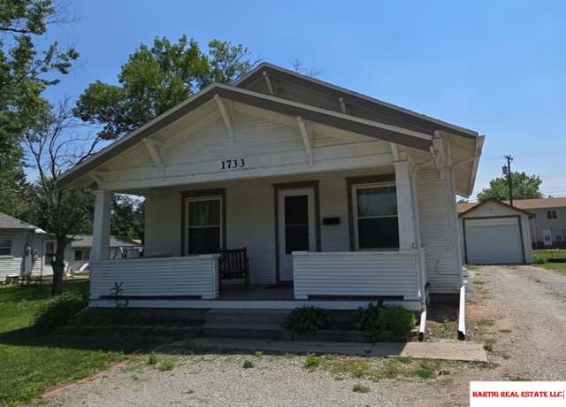 Property at 1733 Market St, Beatrice, NE 68310, 2 beds, 1.5 baths