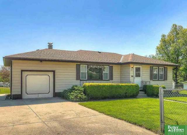 Property at 4317 S 37th St, Omaha, NE 68107, 3 beds, 2 baths
