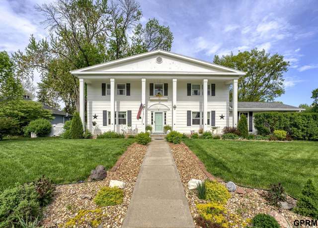 Property at 5325 Oak Hills Dr, Omaha, NE 68137, 4 beds, 2.5 baths