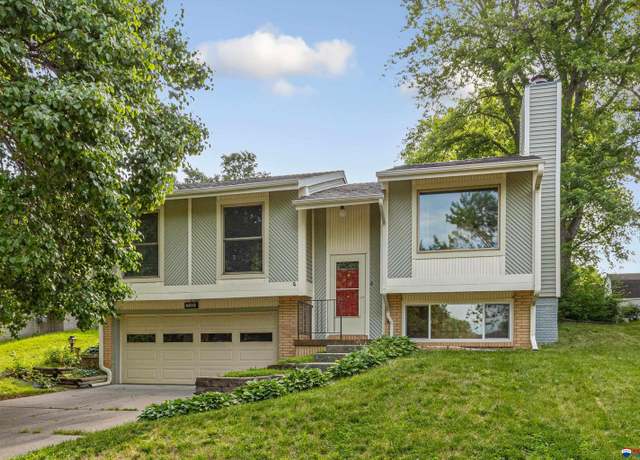 Property at 6010 Queens Dr, Lincoln, NE 68516, 3 beds, 1.5 baths