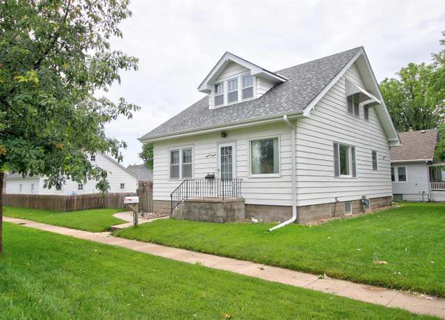 Property at 1107 E 1st St, Fremont, NE 68025, 4 beds, 2.5 baths
