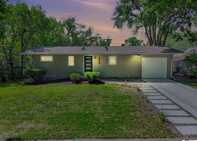 Property at 6215 Randolph St, Lincoln, NE 68510, 3 beds, 2 baths